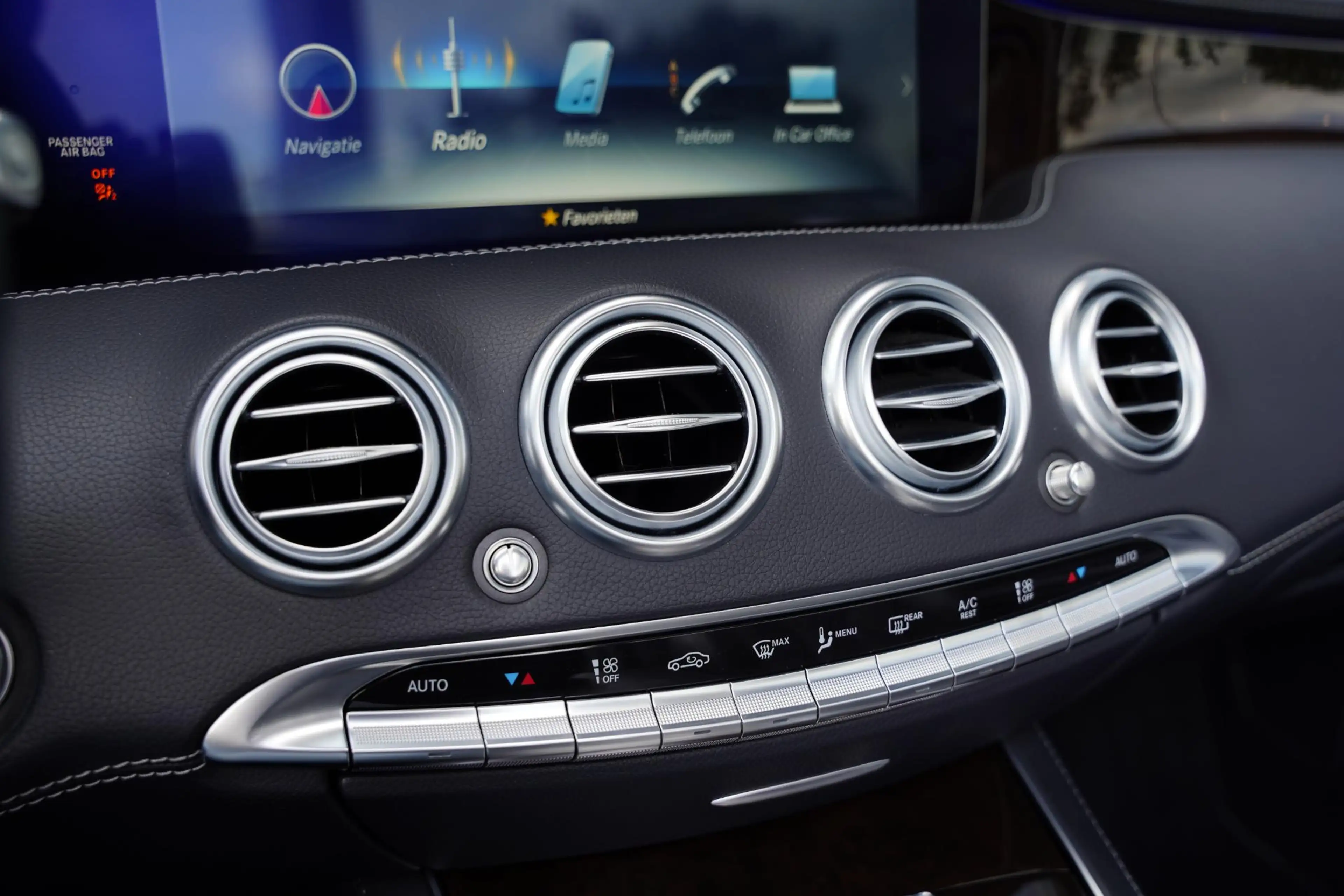 Mercedes-Benz S 63 AMG Cabriolet 4-Matic / Nachtzicht / Burmester — photo 19