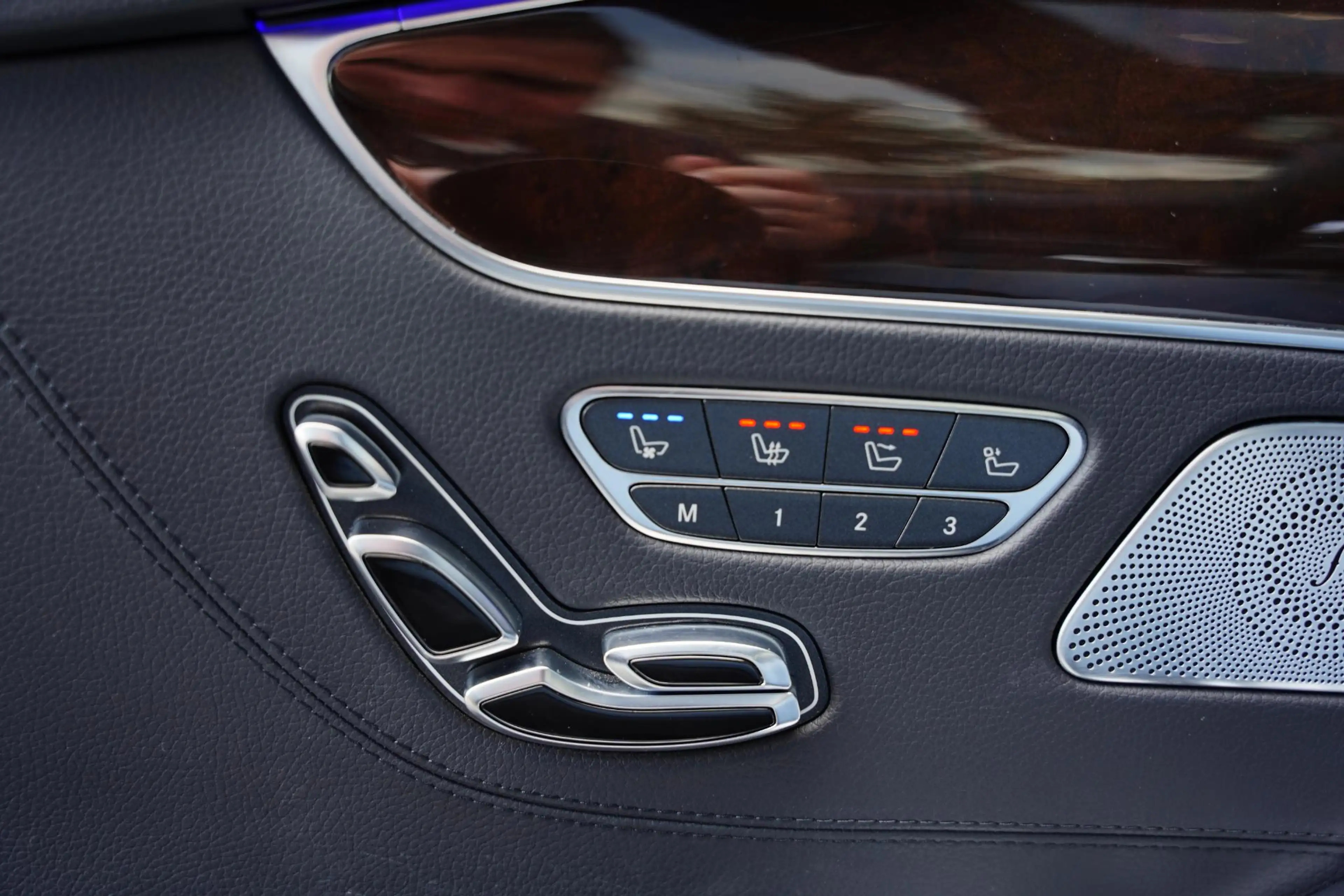 Mercedes-Benz S 63 AMG Cabriolet 4-Matic / Nachtzicht / Burmester — photo 24