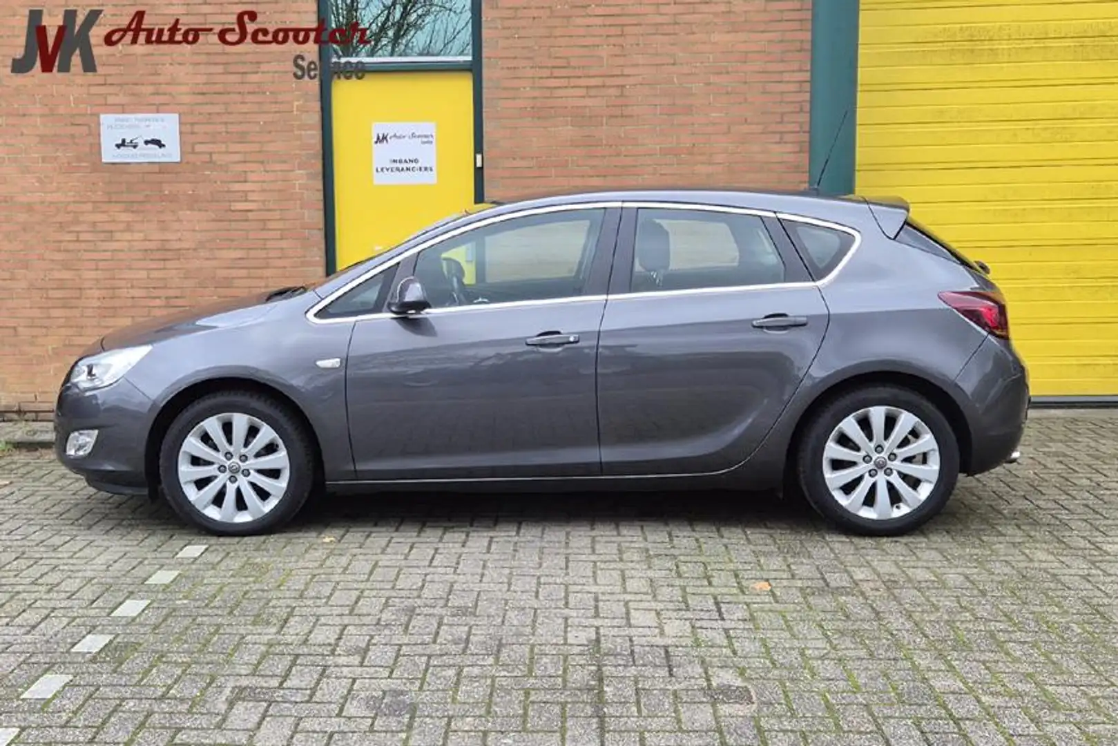 Opel Astra 1.4 Turbo Sport Airco! Trekhaak! Cruise Control! Grijs - 2