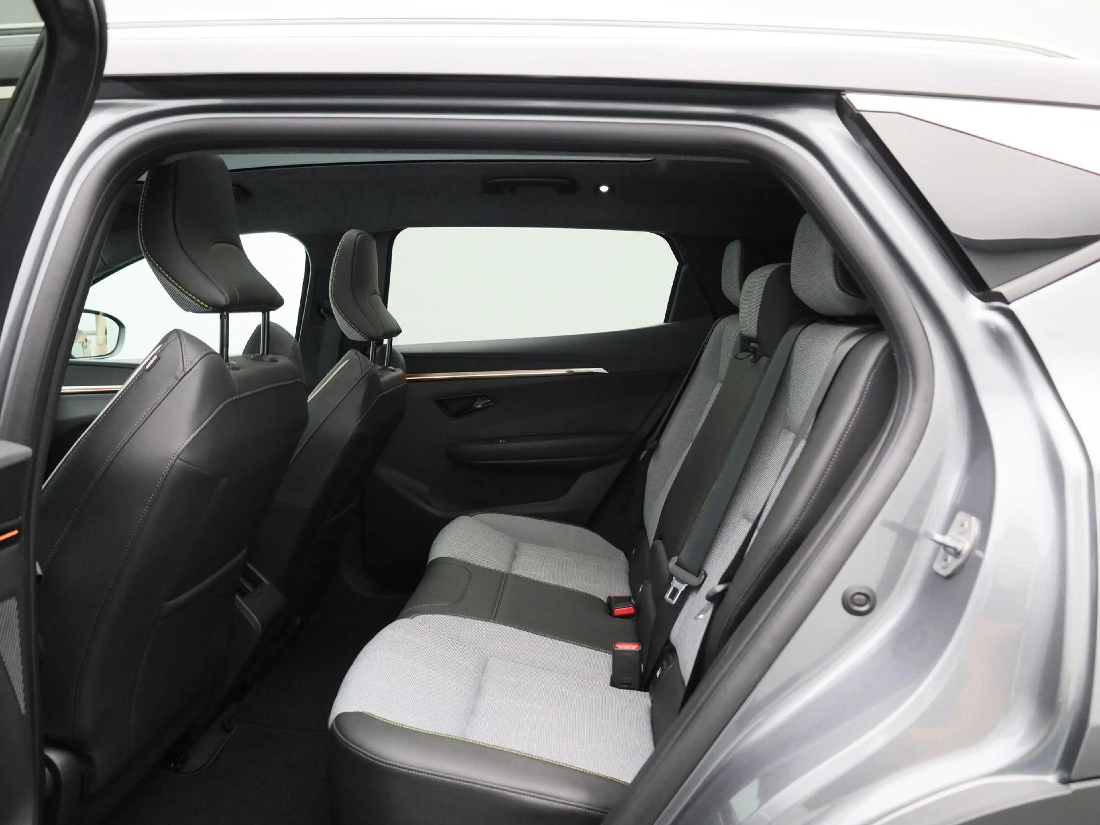 Renault Scenic E-Tech EV87 long range techno — photo 10