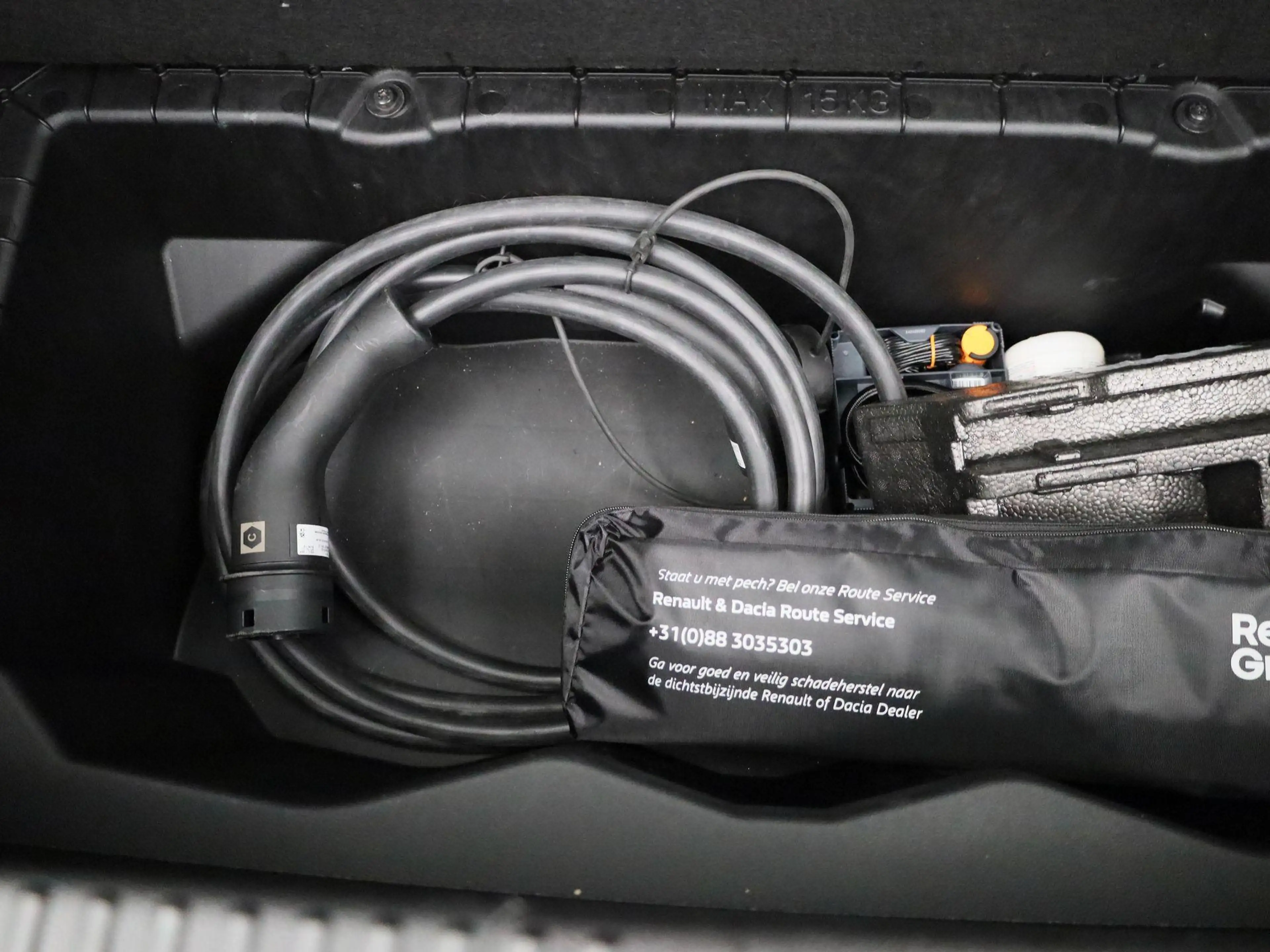 Renault Scenic E-Tech EV87 long range techno — photo 11