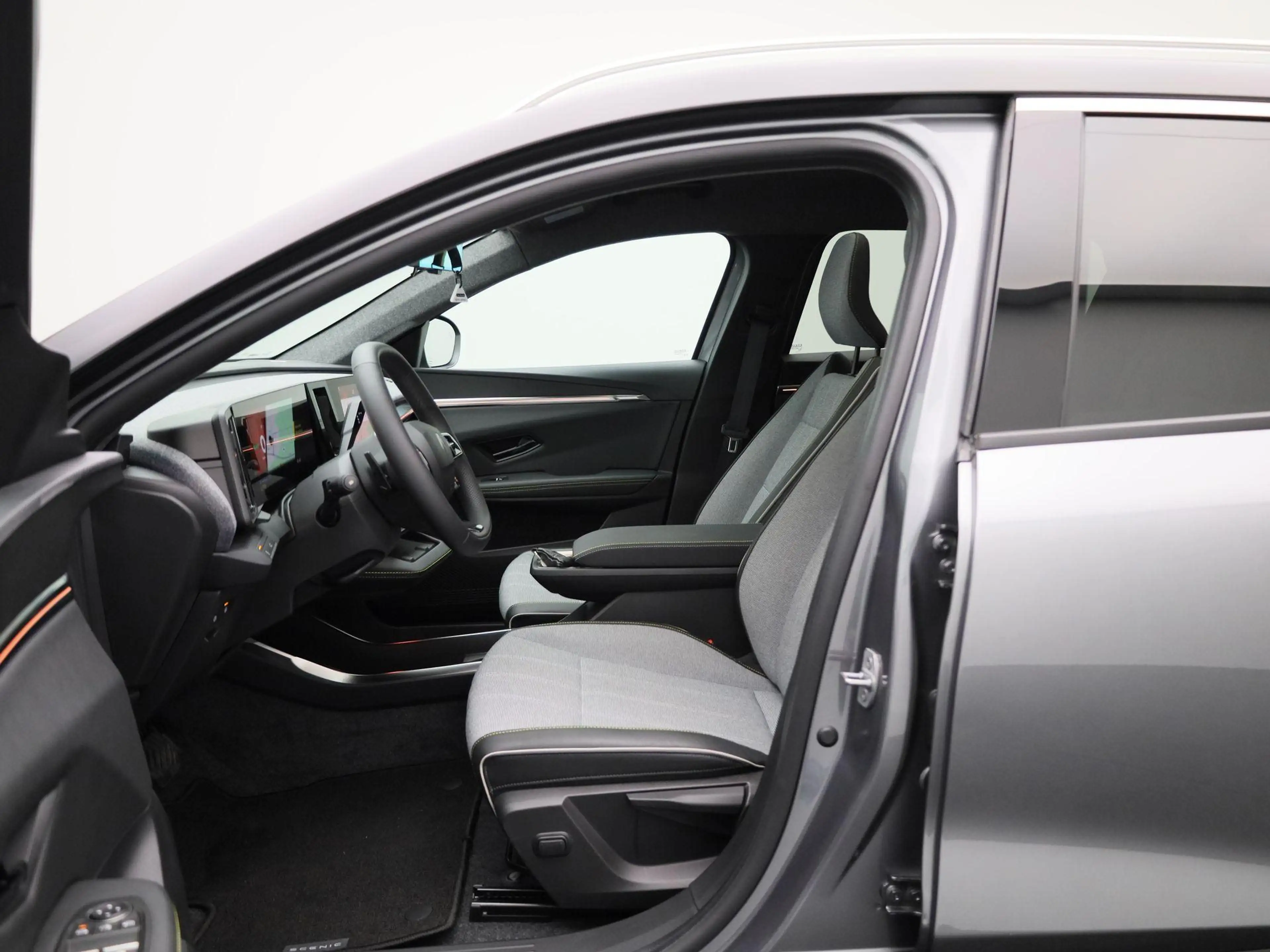 Renault Scenic E-Tech EV87 long range techno — photo 9