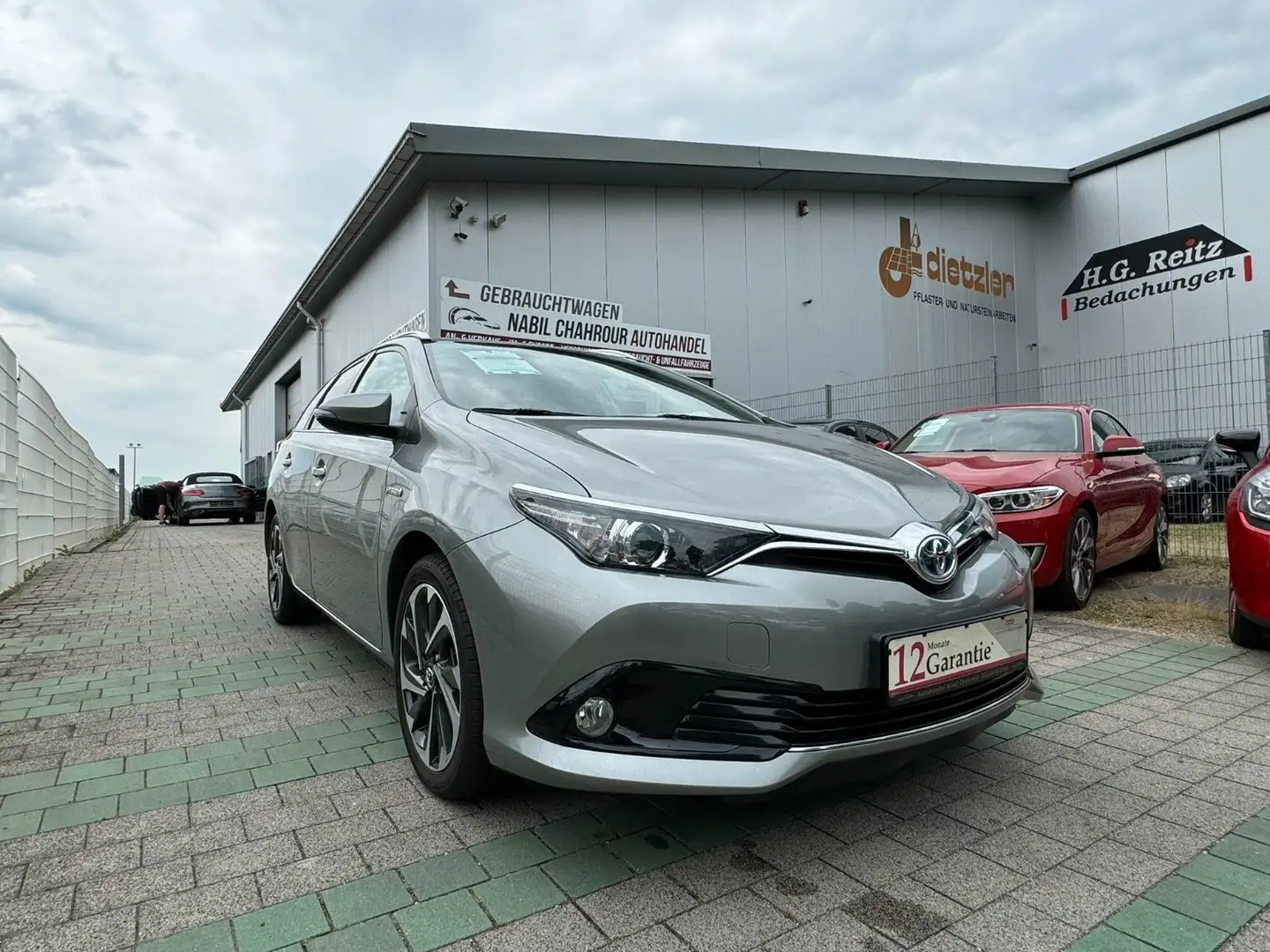 Toyota Auris Touring Sports Hybrid Design Edition Grau - 1