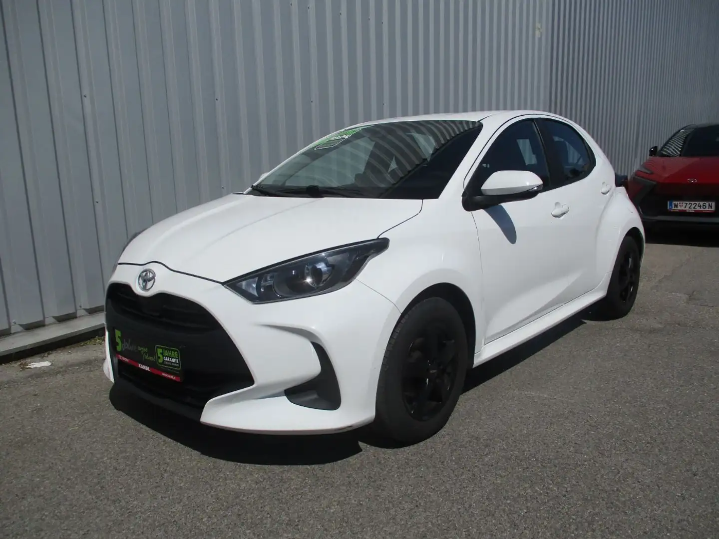 Toyota Yaris 1.0 Active ACC+Navi+Fernlichtass.+Kam. Weiß - 2