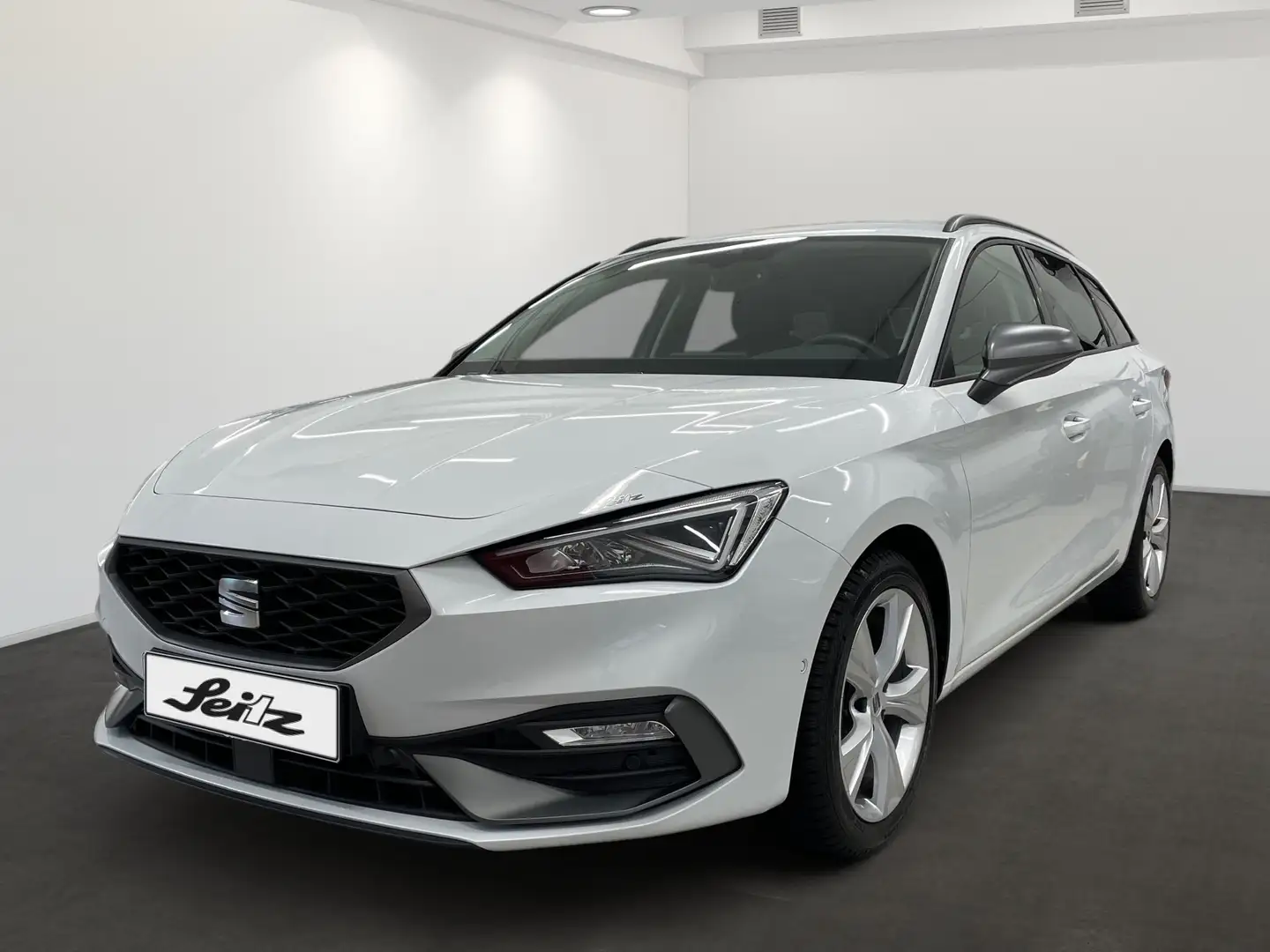 SEAT Leon Sportstourer 2.0 TDI FR *LED*KAMERA*NAVI* Wit - 2