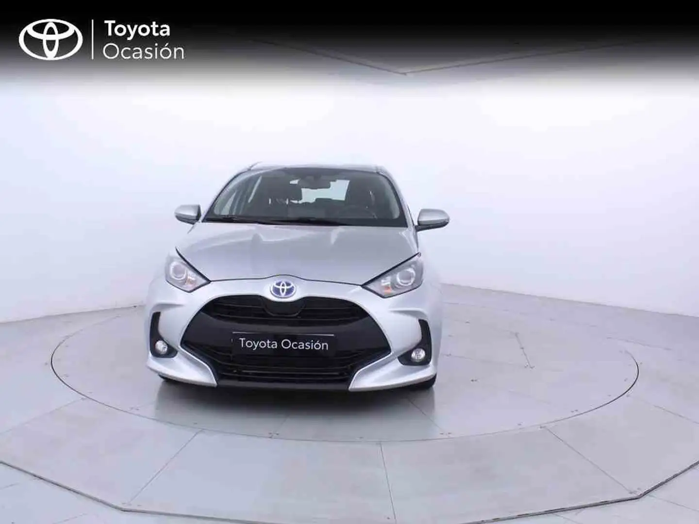 Toyota Yaris 1.5 120H Active Tech Plateado - 2