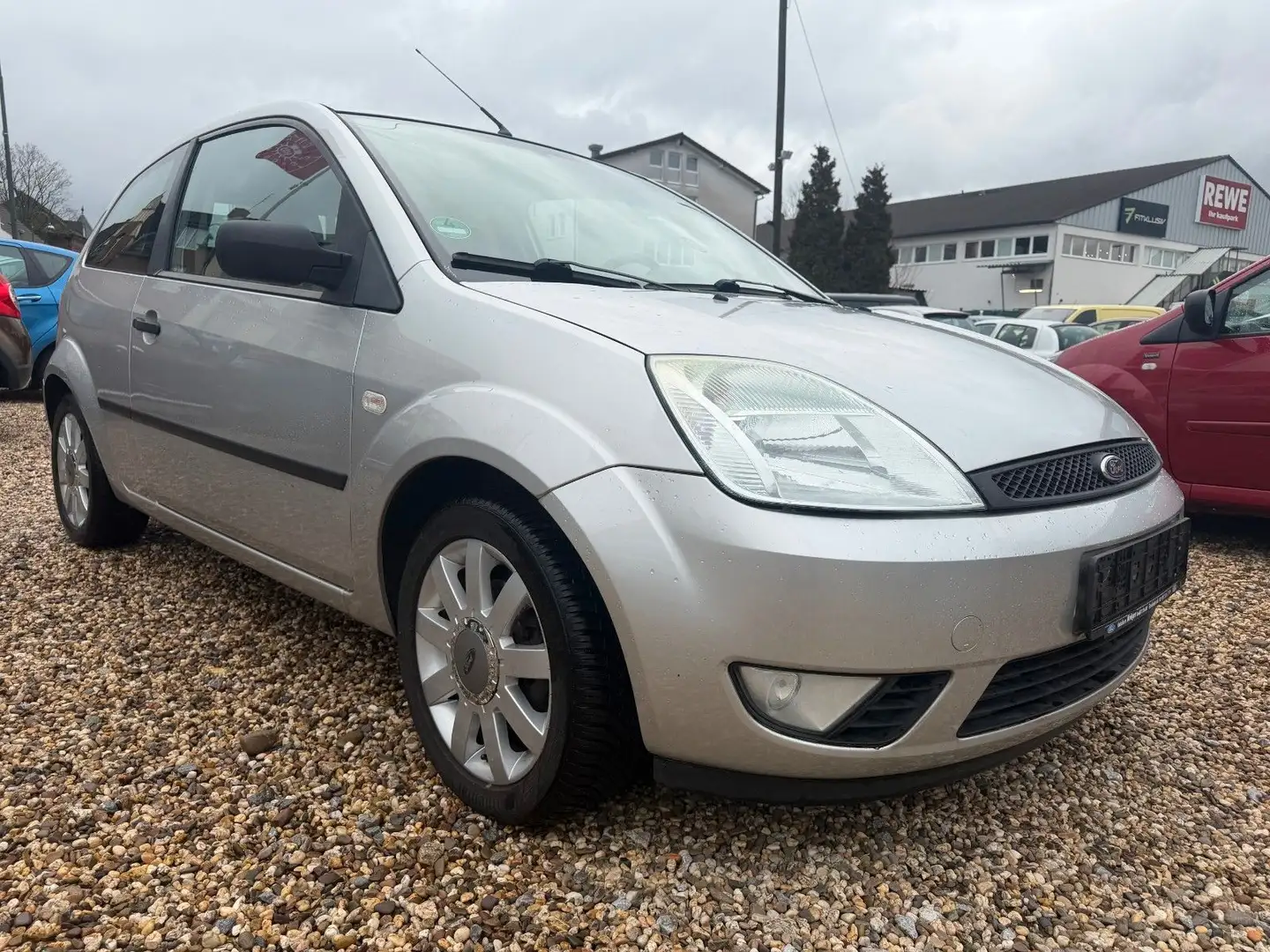 Ford Fiesta 1.4 Trend Automatik Grau - 1