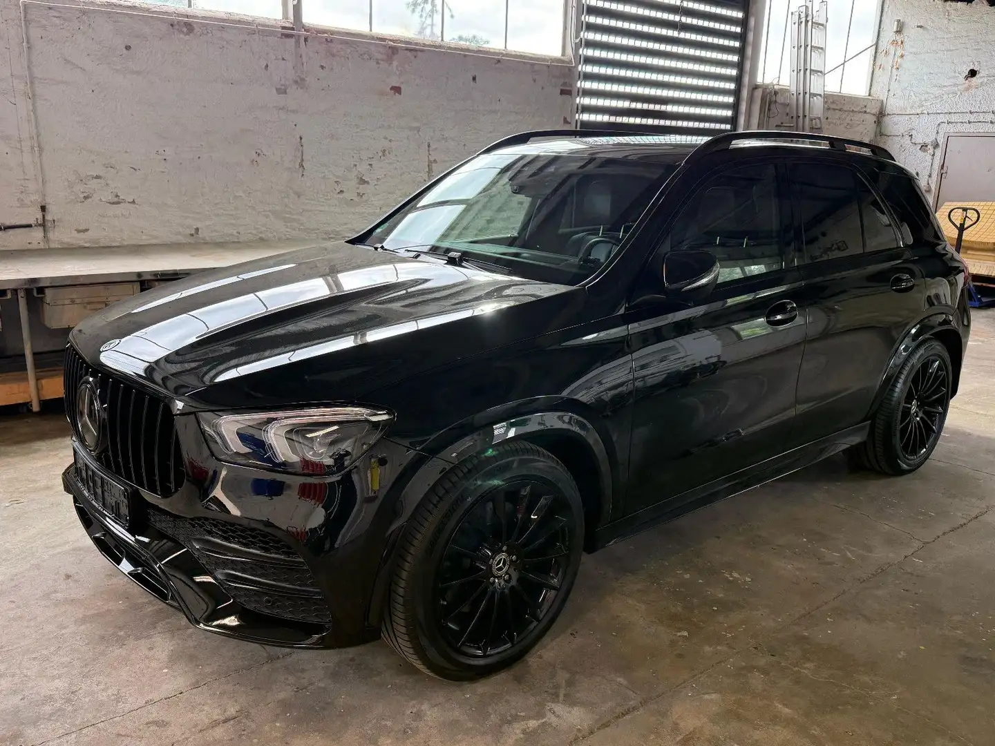 Mercedes-Benz GLE 400 d 4Matic AMG Night Airmatic Pano 360° AHK Schwarz - 1