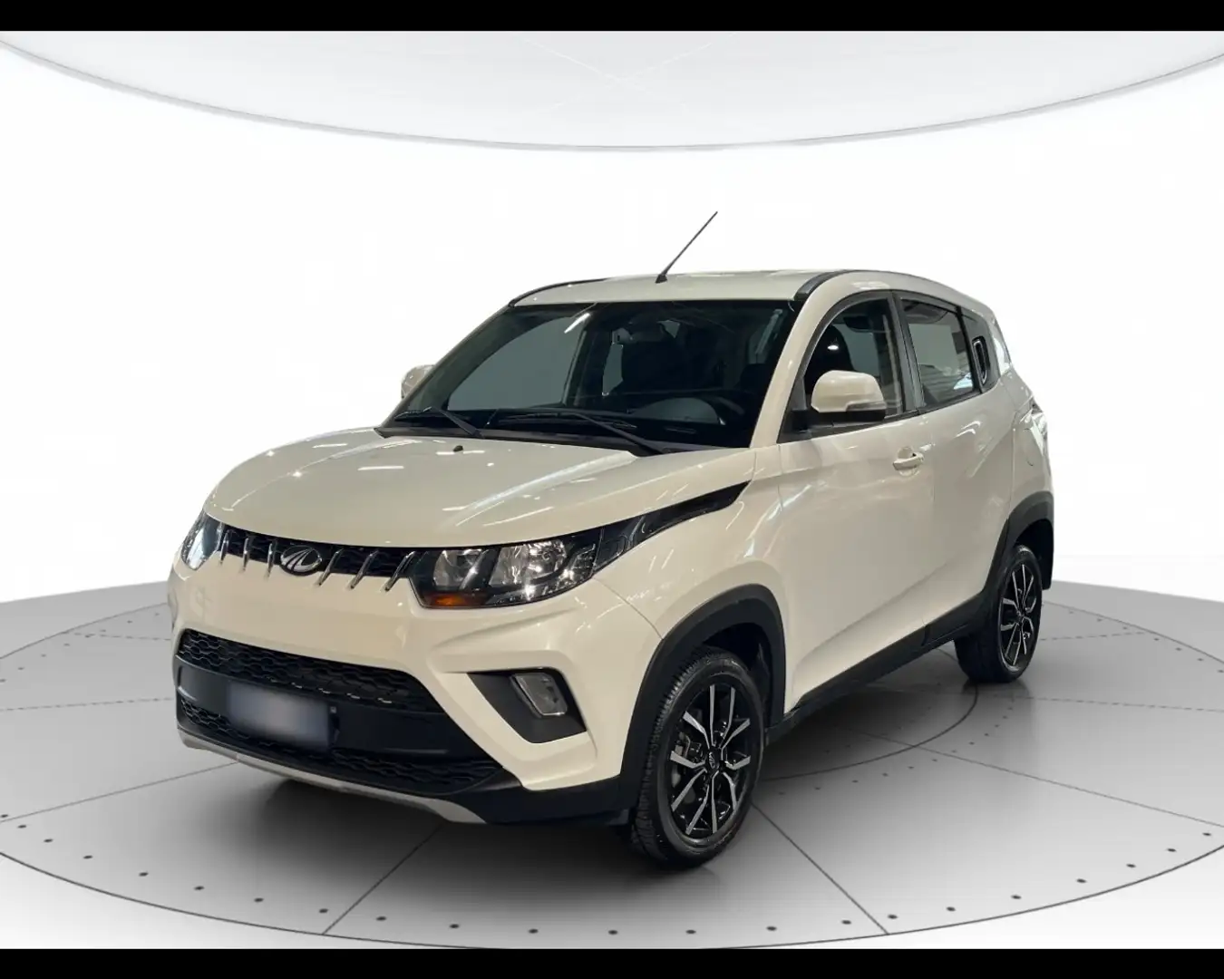 Mahindra KUV100 1.2 M-BiFuel NXT K8 Bianco - 1