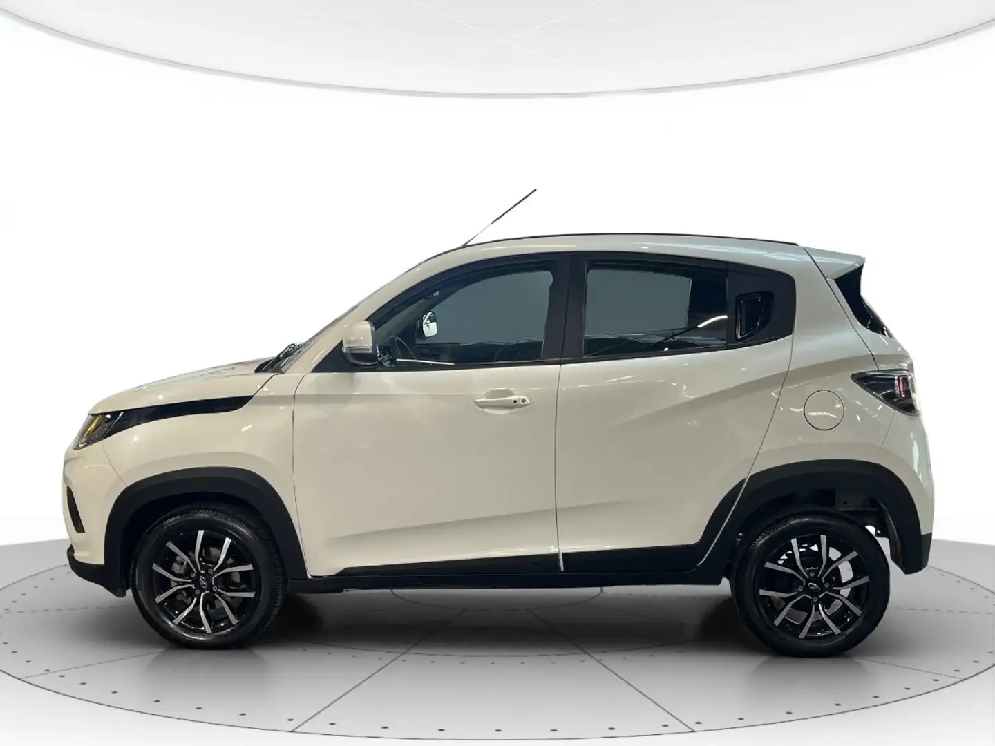 Mahindra KUV100 1.2 M-BiFuel NXT K8 Bianco - 2