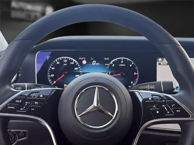 Mercedes-Benz E-Class view 19