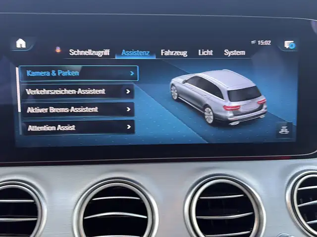 Mercedes-Benz E-Class view 23