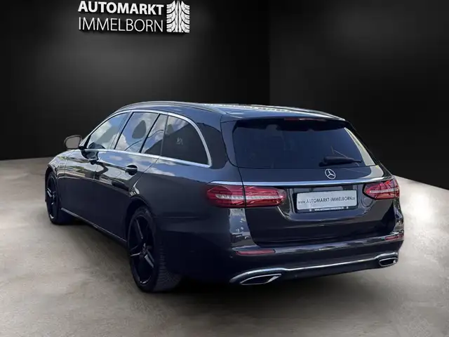 Mercedes-Benz E-Class view 5