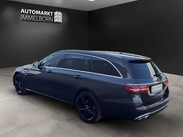 Mercedes-Benz E-Class view 6