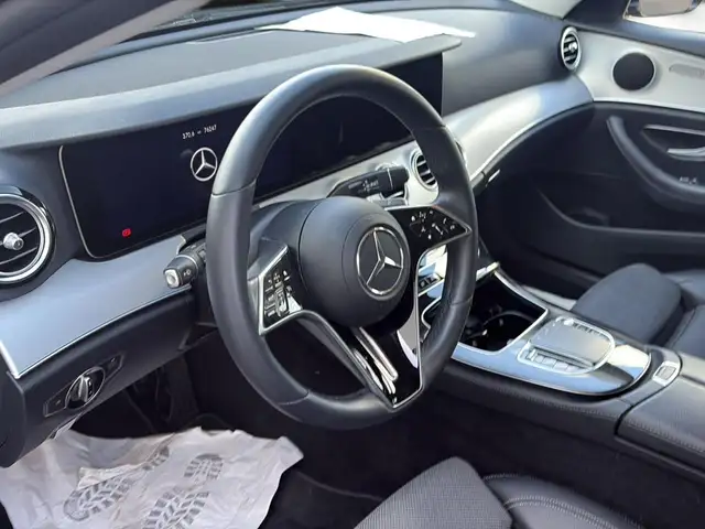 Mercedes-Benz E-Class view 17