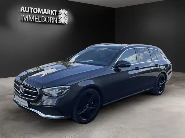 Mercedes-Benz E-Class view 4