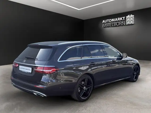 Mercedes-Benz E-Class view 8