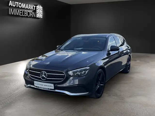 Mercedes-Benz E-Class view 3