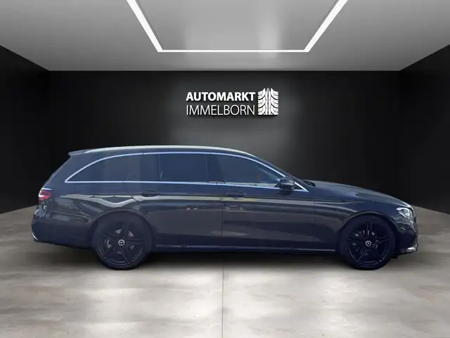Mercedes-Benz E-Class view 11