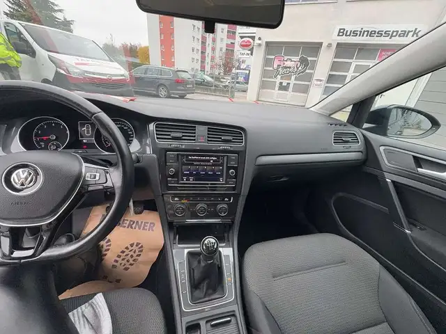 Volkswagen Golf view 12