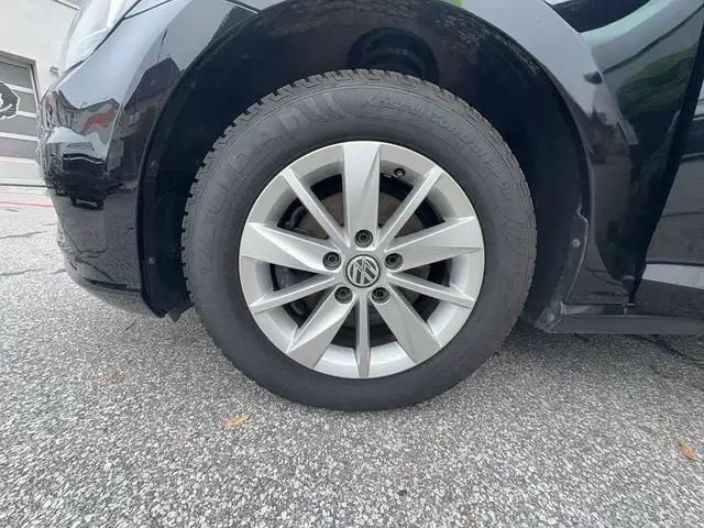 Volkswagen Golf view 5