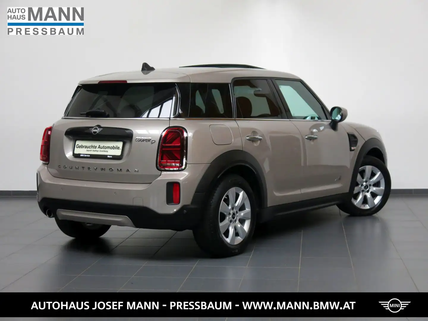 MINI Cooper D ALL4 Countryman Classic Trim, Glasdach, AHK Grau - 2