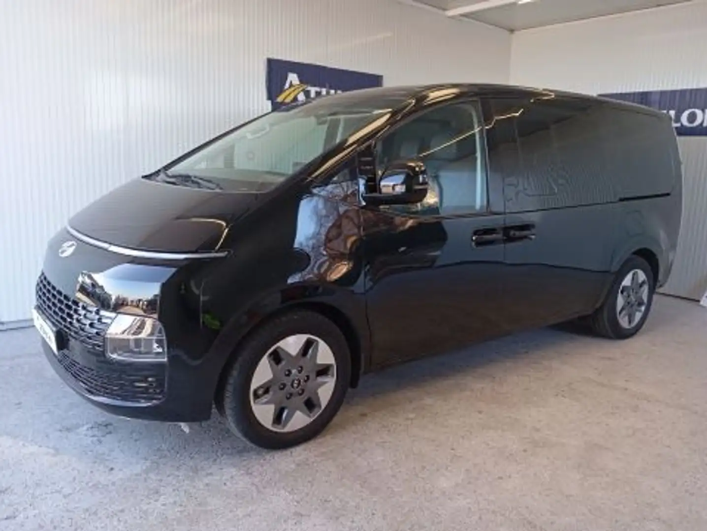 Hyundai STARIA 2.2CRDi 9S Tecno 177 Aut. Negro - 1