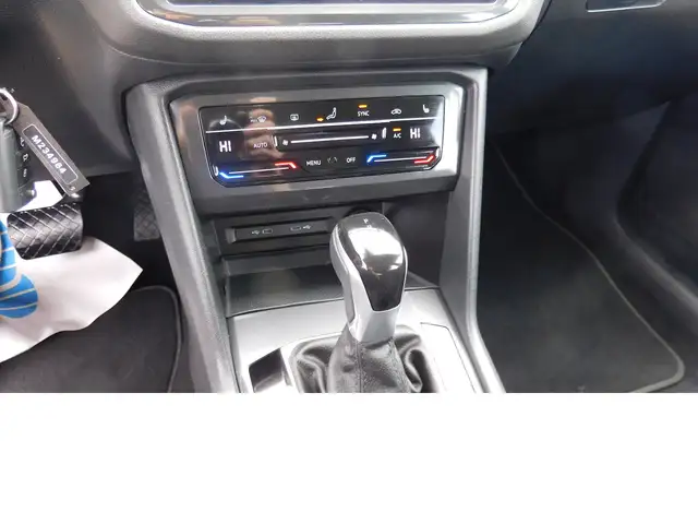 Volkswagen Tiguan Allspace view 6