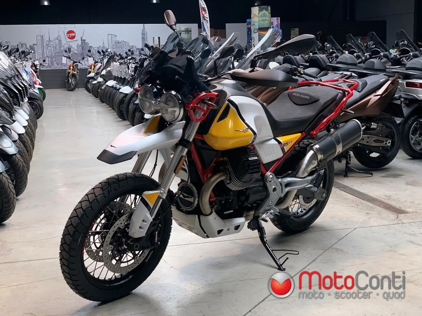 Moto Guzzi V 85 TT Red - 2