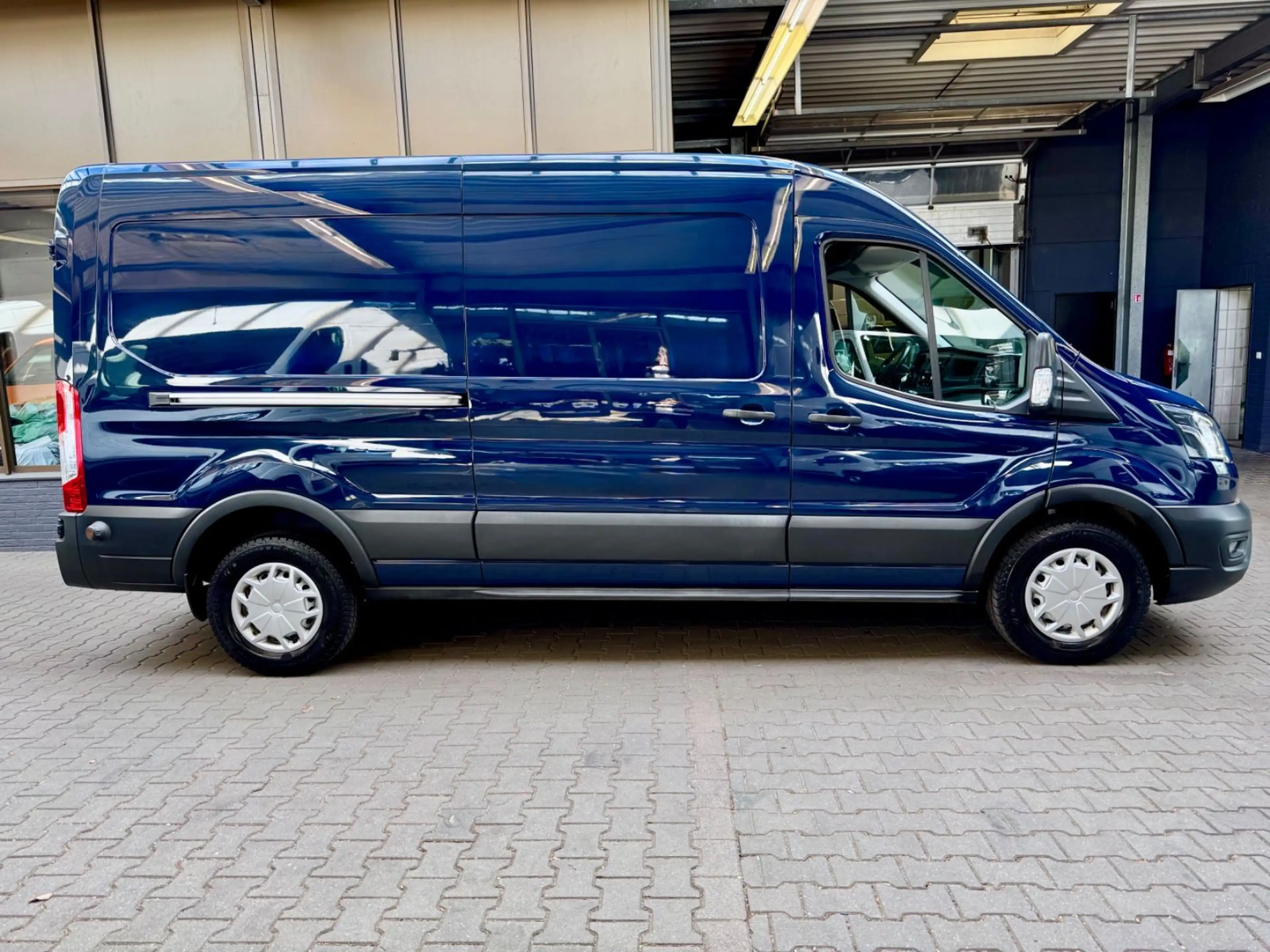 Ford Transit 2.0 TDCi L3H2 AUTOMATIK 3STZ AHK BiXENON — photo 13