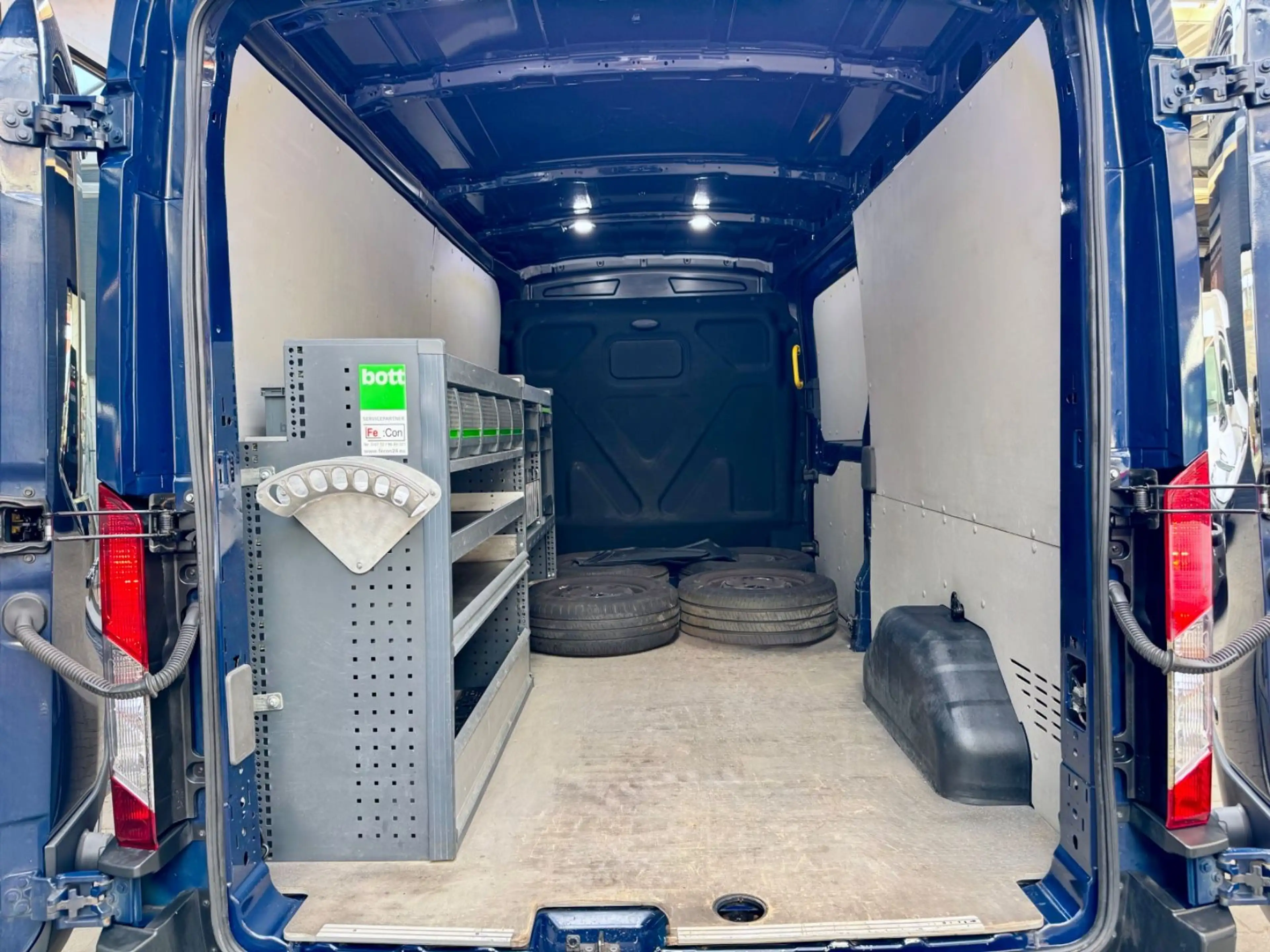 Ford Transit 2.0 TDCi L3H2 AUTOMATIK 3STZ AHK BiXENON — photo 10