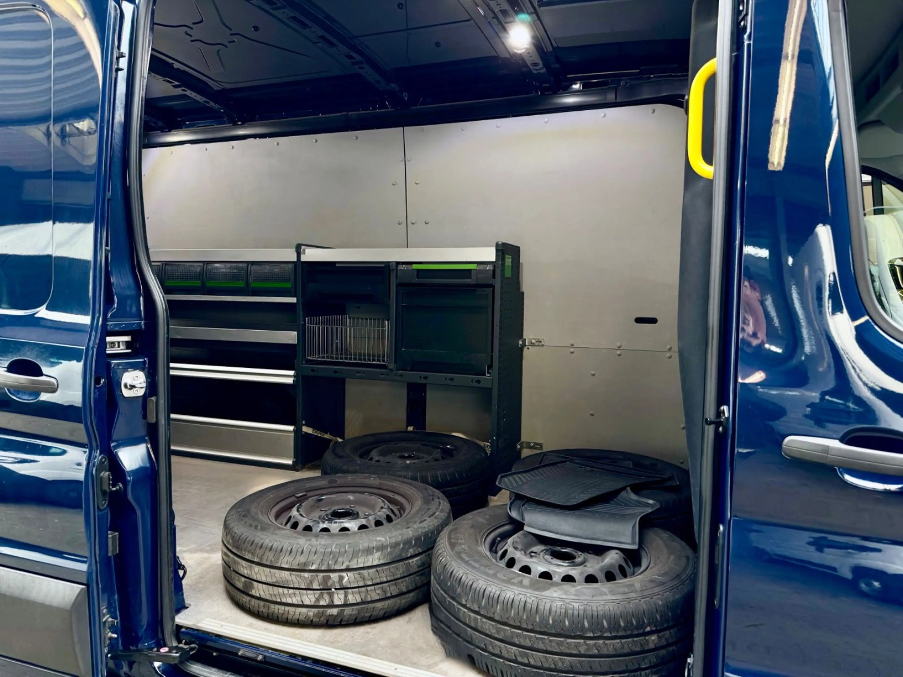 Ford Transit 2.0 TDCi L3H2 AUTOMATIK 3STZ AHK BiXENON — photo 14