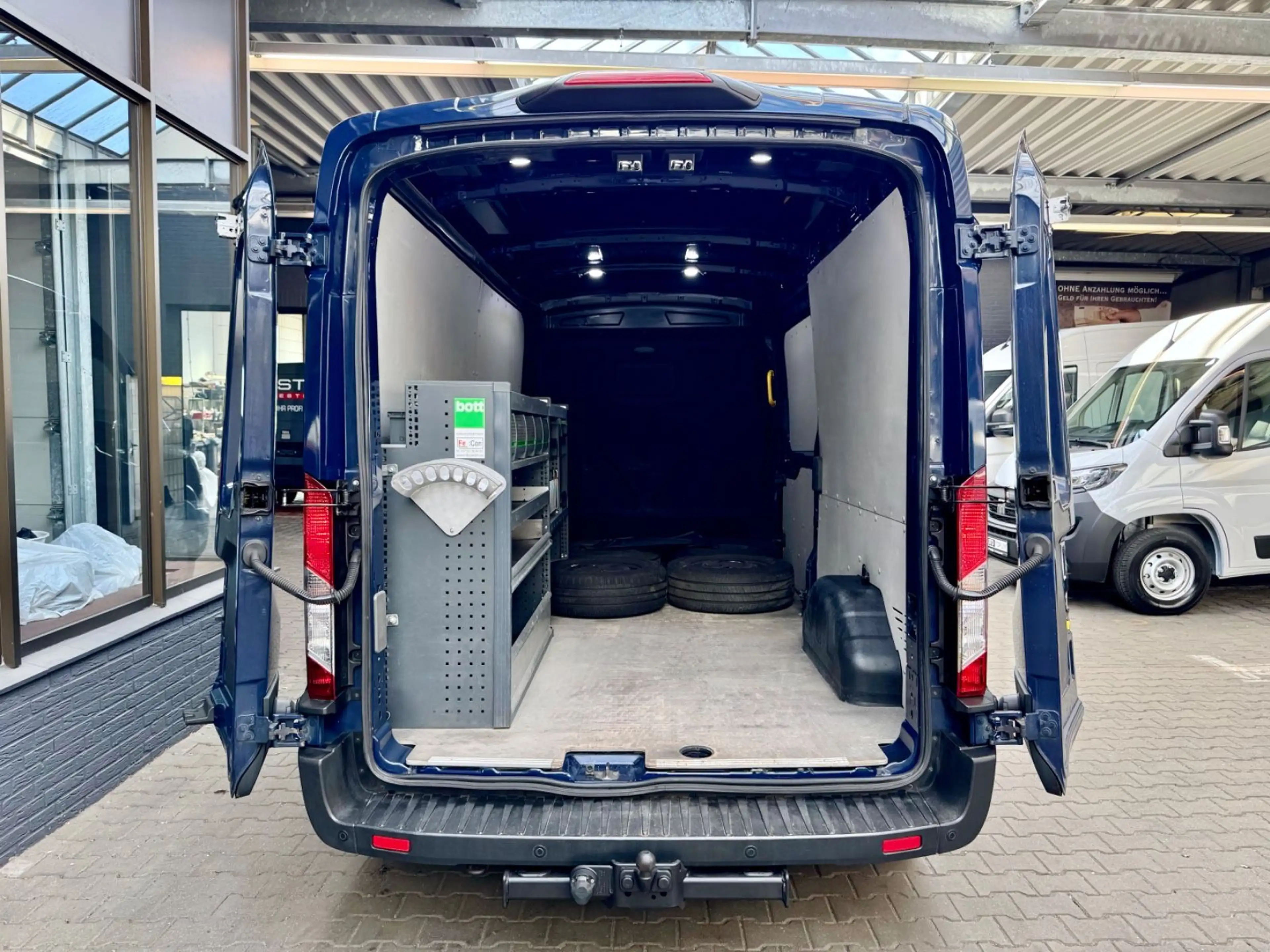 Ford Transit 2.0 TDCi L3H2 AUTOMATIK 3STZ AHK BiXENON — photo 9