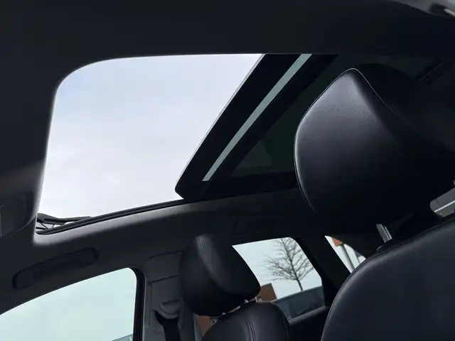 Audi Q3 view 6