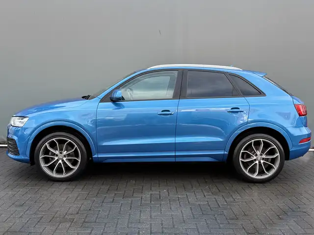 Audi Q3 view 8