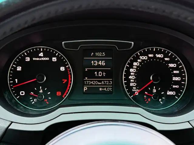 Audi Q3 view 14