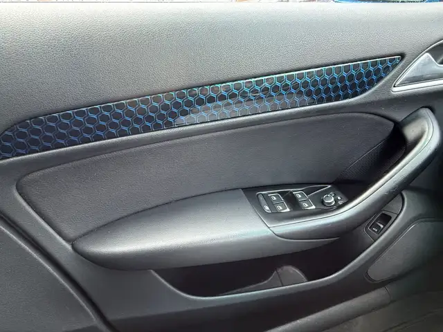 Audi Q3 view 9