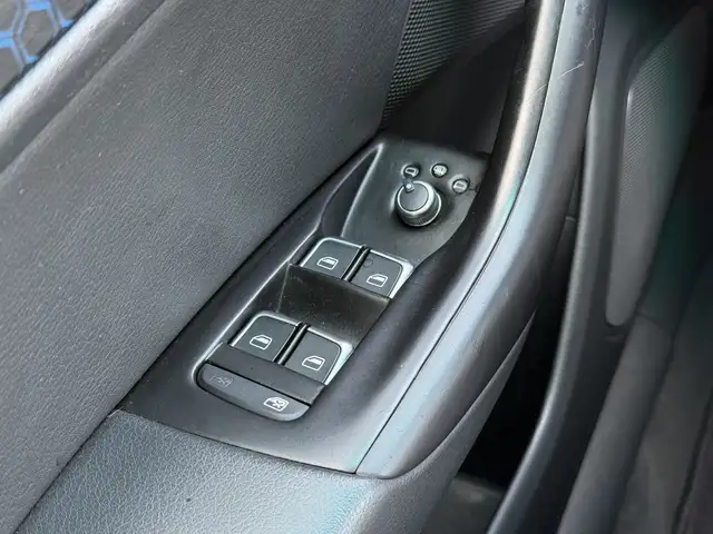 Audi Q3 view 10