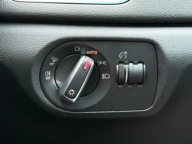 Audi Q3 view 11