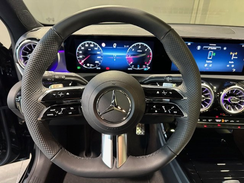 Mercedes-Benz A 200 d AMG Night Edition Pano/Tot/19"/MBUX/Ambi — photo 6