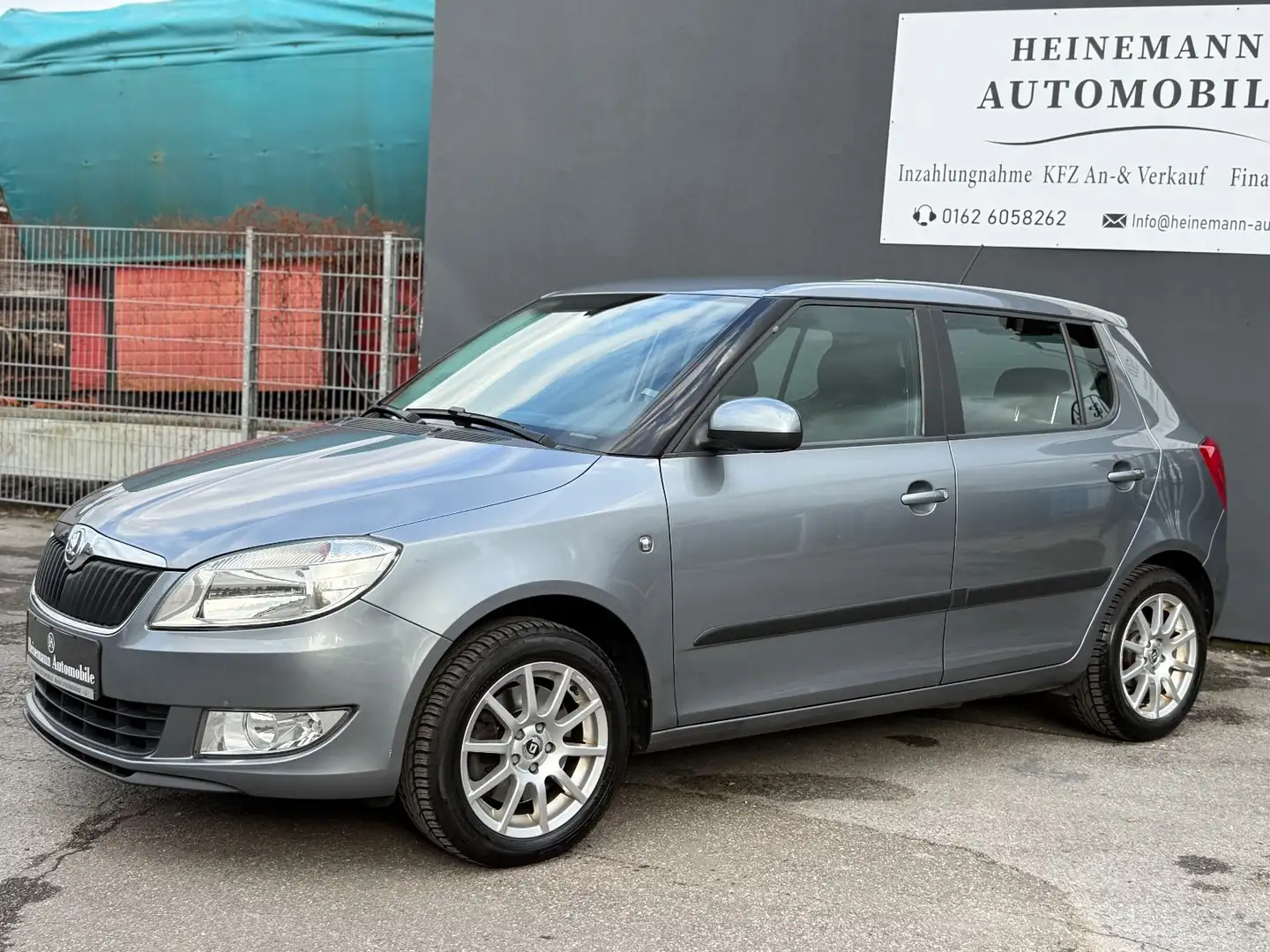 Skoda Fabia 1.2 Ambition *1-HAND*KLIMA*SHZG*8FACH*ALU* Gris - 2