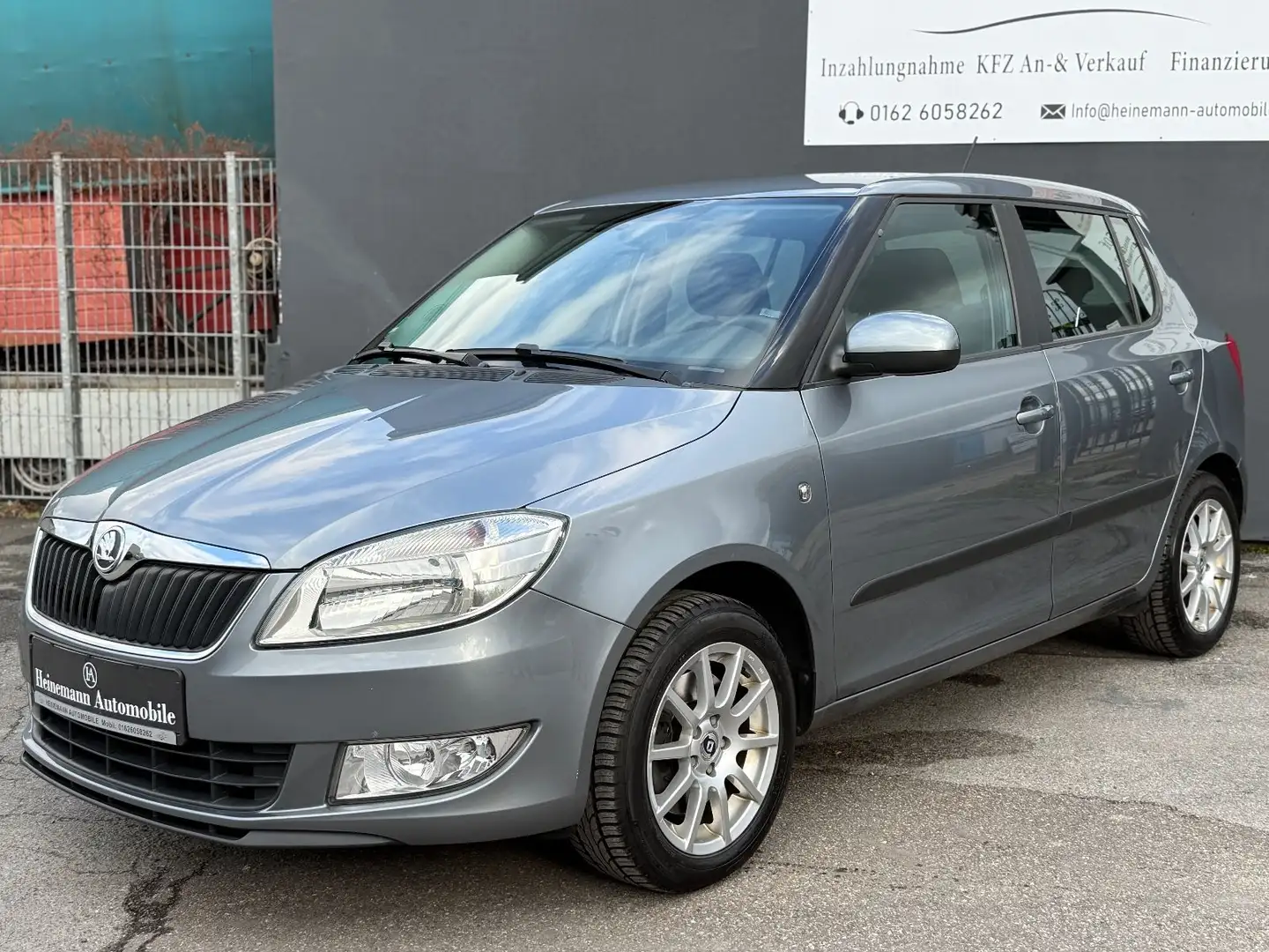Skoda Fabia 1.2 Ambition *1-HAND*KLIMA*SHZG*8FACH*ALU* Gris - 1