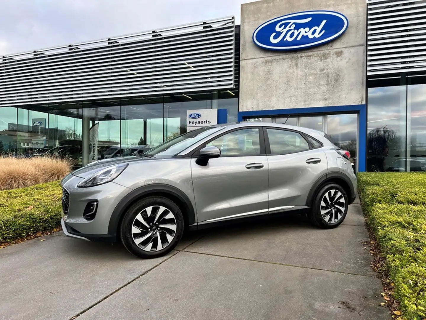 Ford Puma Titanium 1.0i EcoBoost mHEV 125 PK! Grau - 2