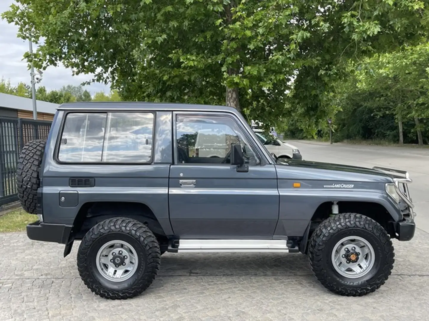 Toyota Land Cruiser KJ 70 VX 3.0Turbo D Special 33-Zoll Grau - 2