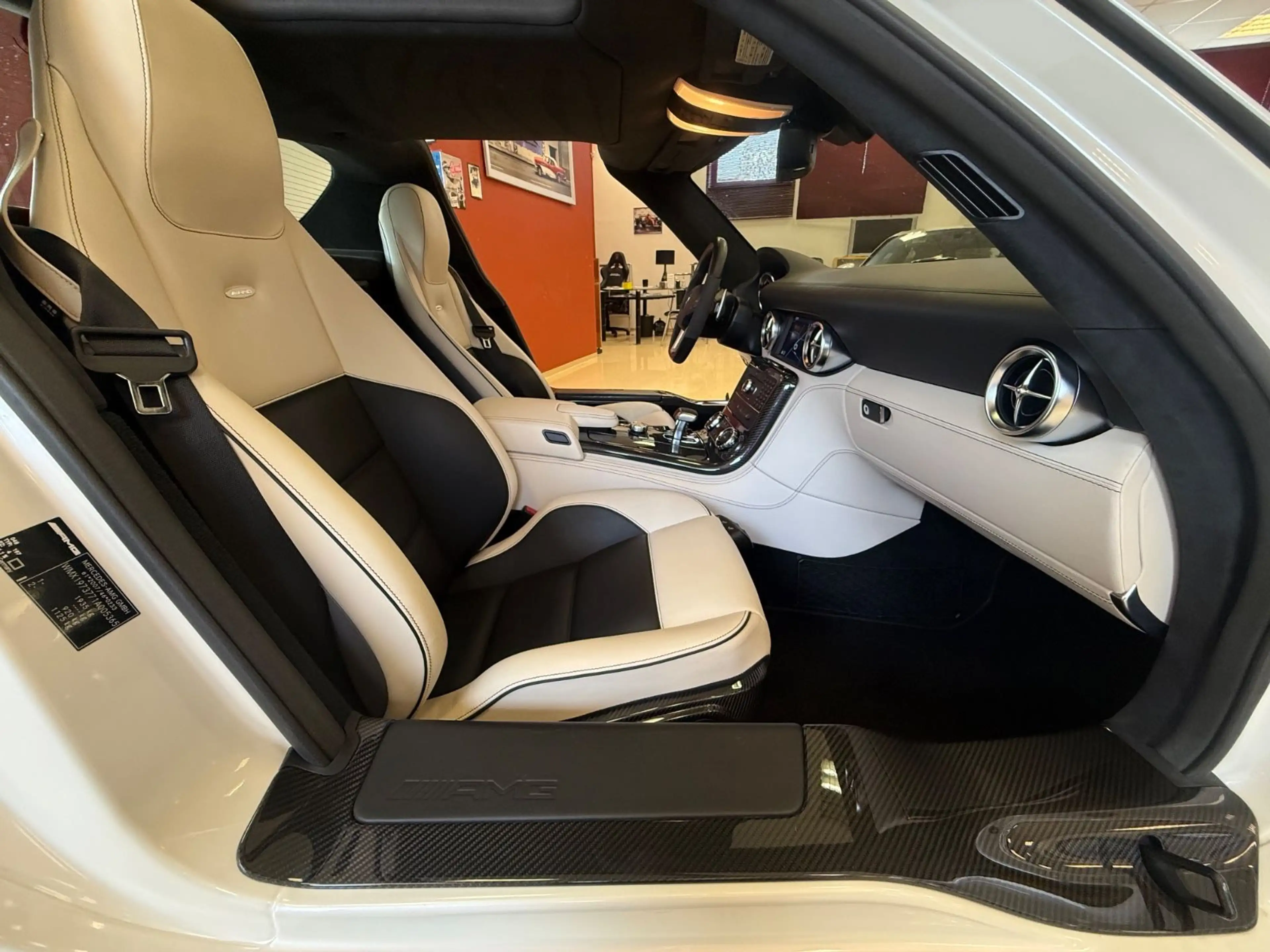 Mercedes-Benz SLS Coupe Carbon,DESIGNO,DEUTSCH,2HAND,TRAUM — photo 12