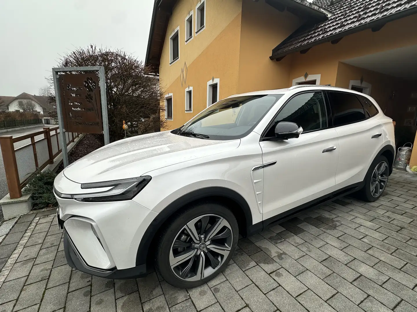 MG Marvel R Electric 70 kWh Luxury - 2