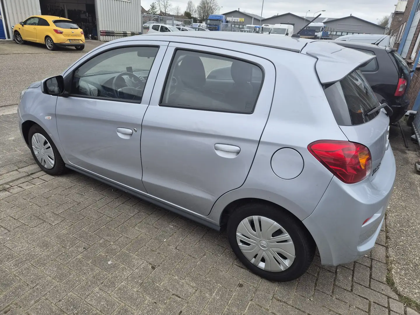 Mitsubishi Space Star 1.0 Cool+ Grijs - 2