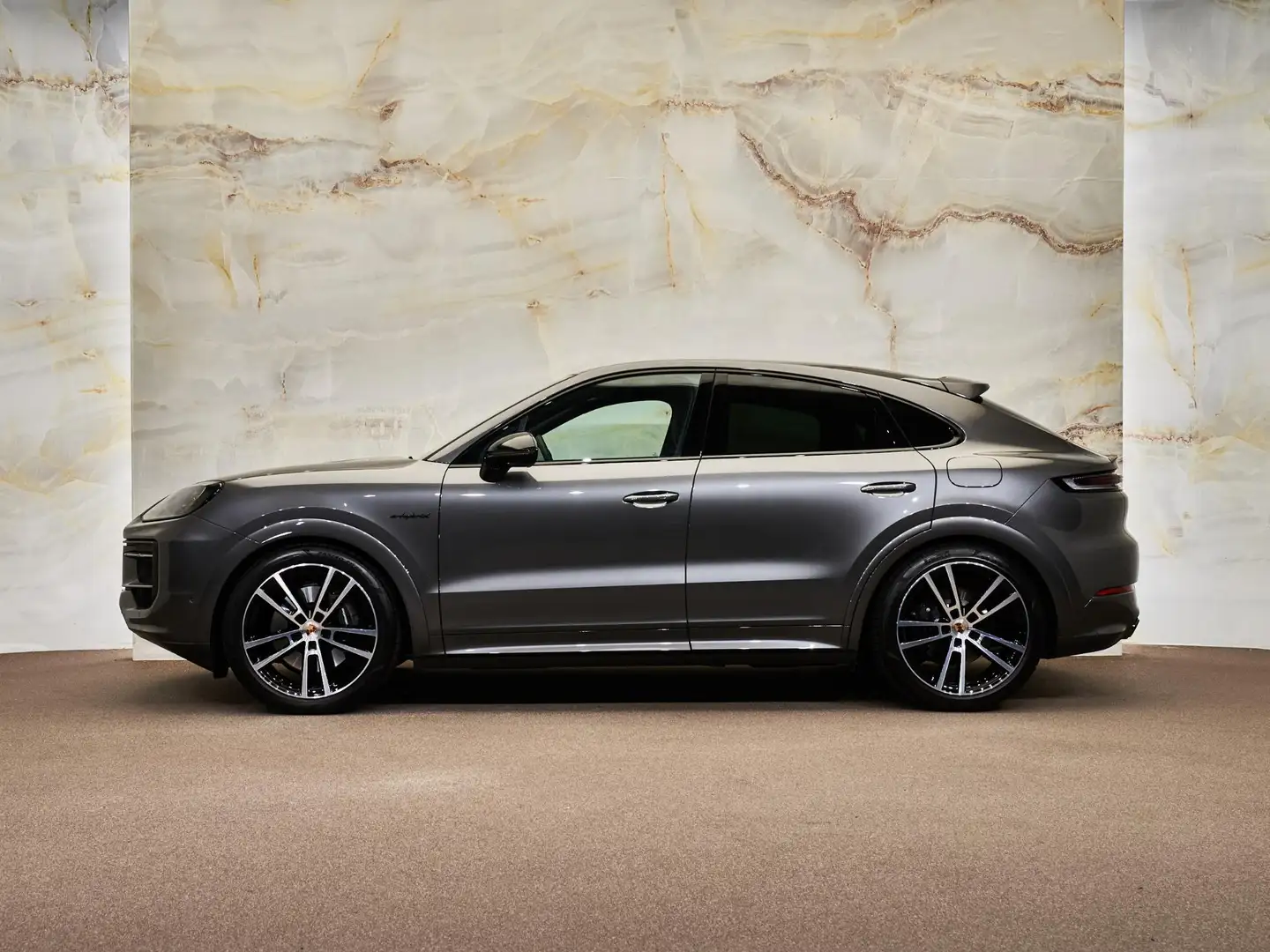 Porsche Cayenne Coupé 3.0 E-Hybrid, SportDesign, Bose, pano, lucht Grijs - 2