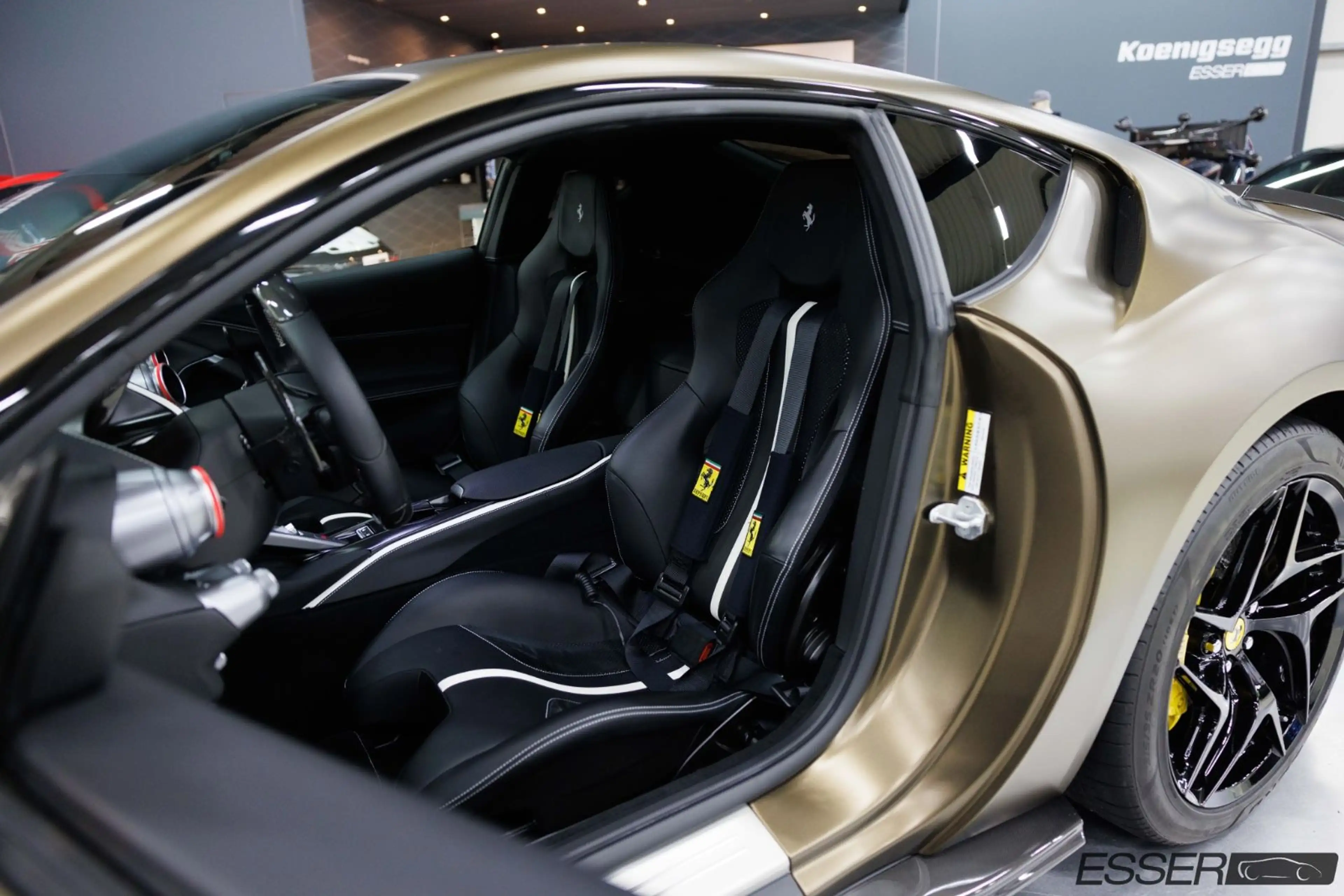 Ferrari 812 Superfast | Novitec | Schalensitze | Carbon — photo 10