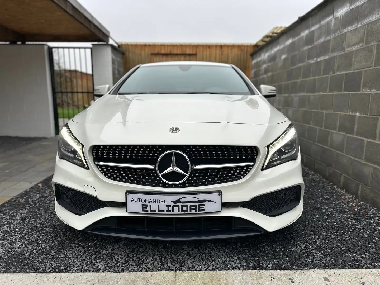 Mercedes-Benz CLA 180 AMG Led Navi Alcantara BT Camera Dodehoek 45000km Wit - 2